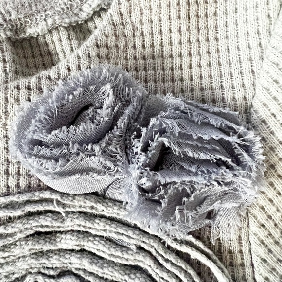 Pippa & Julie Knit Top With Flower Appliqué - Picture 4 of 15